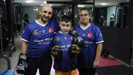 Özel birey Alptuğ Ali'nin mutluluğu için ailece spora başladılar