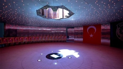 &Ouml;zel Harekat Başkanlığı 15 Temmuz Şehitler Anıtı : 51 kahraman, 52 ayna