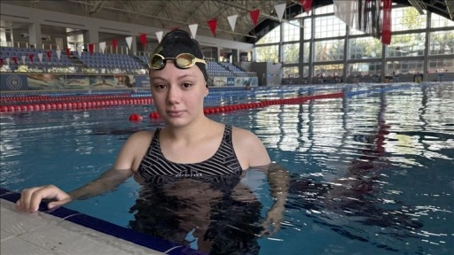 Özel sporcu Zeynep Duru Çiftçi, dünya şampiyonluğu için kulaç atıyor