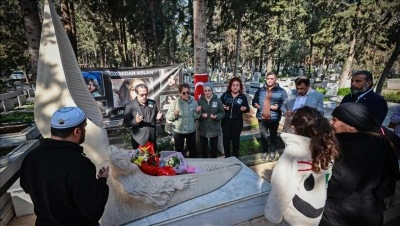 &Ouml;zgecan Aslan &ouml;l&uuml;m&uuml;n&uuml;n 11. yılında Mersin'deki mezarı başında anıldı