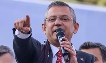 Özgür Özel’e düşman olanlar!.. ‘Ben başarılıyım, parti başarısız!..’ Kulüpler isyan etsin!.. -Ali Mevlüt Kaya yazdı-