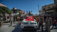 Özgürlüğüne kavuşan Cerablus halkı PYD'y protesto etti