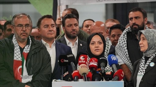 Özgürlük Filosu'nda alıkonulan 3 Türk milletvekili yurda döndü