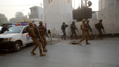 Pakistan'da karakola d&uuml;zenlenen bombalı saldırının ardından &ccedil;ıkan &ccedil;atışmada 3 polis &ouml;ld&uuml;