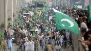 Pakistan'da Navaz Şerif'e destek gösterisi düzenledi