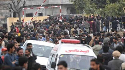 Pakistan'daki camide cuma namazı sırasında d&uuml;zenlenen saldırıda &ouml;l&uuml; sayısı 38'e &ccedil;ıktı