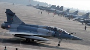 Pakistan-Hindistan sınırında Hint savaş uçağı düştü