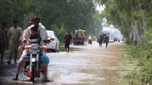 Pakistan'ın Pencap eyaletinde seller nedeniyle yaklaşık 300 bin kişi tahliye edildi