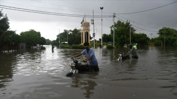 Pakistan, muson yağmurlarının yıkıcı etkileriyle mücadelede uluslararası yardım arıyor
