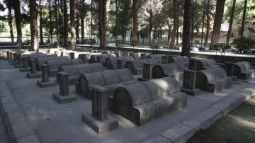 Pakistan'da Karakurum Geçidi'nin yapımında ölen Çinlilere ait anıt mezar bulunuyor