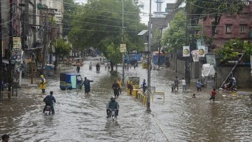 Pakistan'da selin vurduğu bölgelerden tahliye edilenlerin sayısı 14 bin oldu