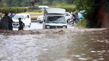 Pakistan'da şiddetli yağışlar nedeniyle ölenlerin sayısı 76'ya yükseldi