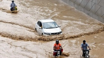 Pakistan'ın kuzeyinde sel tehlikesi nedeniyle 100 binden fazla kişi tahliye edildi