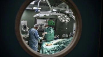 Pakistanlı doktorlar, İsrail saldırıları altında çalışan Filistinli meslektaşları için yürüdü