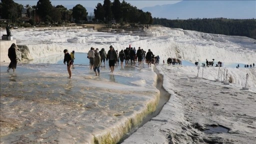 Pamukkale 2025'te Denizli n&uuml;fusunun 2 katından fazla turist ağırladı