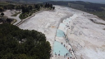 Pamukkale'yi 4 ayda 240 bin ziyaretçi gezdi