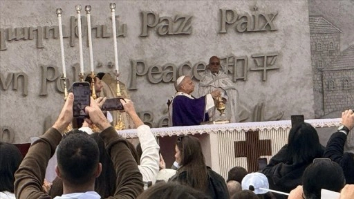 Papa 14. Leo, Beyrut'ta ayin düzenledi