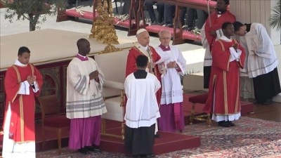 Papa'dan "barış ve silahların bırakılması" &ccedil;ağrısı