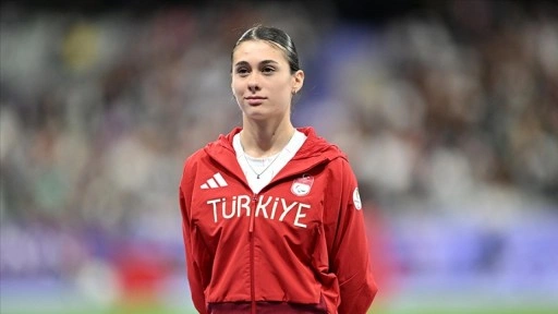 Para atlet Aysel Önder, kadınlar 400 metre dünya rekorunu kırdı