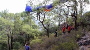 Paraşütçünün hayatını ağaç dalları kurtardı