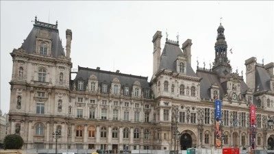 Paris Belediye Binası'nda ihalede yolsuzluk ş&uuml;phesiyle arama yapıldı
