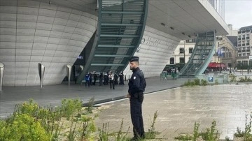 Paris Medya Merkezi'nin bulunduğu bölge, 'patlama riski' nedeniyle bir süre kapatıldı
