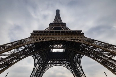 Paris'te Eyfel Kulesi'nde Filistin bayrağı a&ccedil;an 6 kişi g&ouml;zaltına alındı