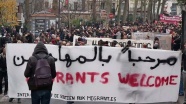 Paris'te 'sığınmacılar hoş geldiniz' gösterisi