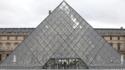 Paris'teki Louvre M&uuml;zesi aşırı sıcaklar nedeniyle kapılarını erken kapatacak