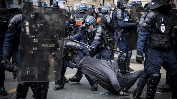 Paris'te polisin protestocuları tehdit etmesine ilişkin adli soruşturma açıldı