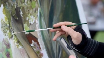 Parkinson hastalığının etkisini sanatla azaltıyor