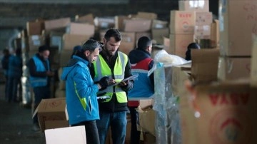 Pazarcık'ta depoda toplanan yardımlar depremzedelere ulaştırılıyor