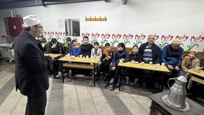 Pendik'te camide "soba başı muhabbetleri"yle gen&ccedil;lere g&uuml;venli ortam sunuluyor