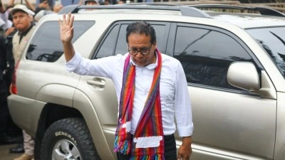 Peru'da devlet başkanı se&ccedil;iminde yarışan Sanchez, yurt dışı oylarının iptal edilmesini istiyor