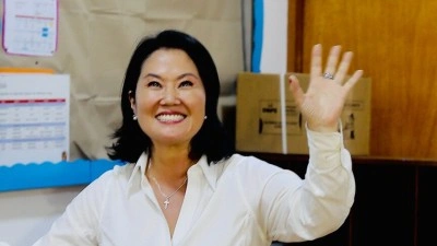 Peru'da devlet başkanlığı se&ccedil;iminde sağcı Fujimori &ouml;nde gidiyor