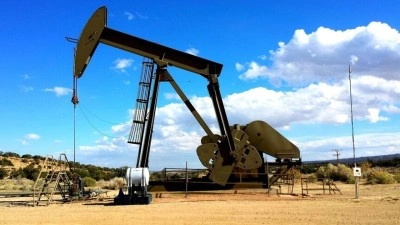 Petrol fiyatları, diplomatik &ccedil;abaların etkisiyle y&uuml;zde 4'ten fazla geriledi