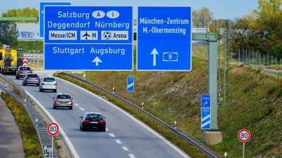 Petrol fiyatlarındaki y&uuml;kseliş Almanya&rsquo;da ulaşım maliyetlerini artırdı