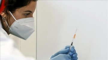 Pfizer-BioNTech ve Moderna'nın Kovid-19 aşıları için AB onayı "standart" oluyor