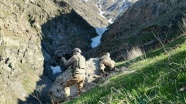 PKK&#039;lı teröristlerin 11 kış sığınağı imha edildi