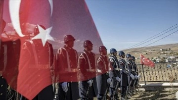 PKK'lı teröristlerin katlettiği 33 Yavi şehidi mezarları başında anıldı
