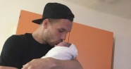 Podolski 2. defa baba oldu