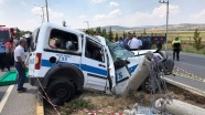 Polis aracı beton direğe çarptı: 1 şehit