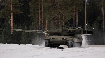 Polonya Başbakanı Morawiecki, tanklar konusunda Berlin'in onayı için başvurulacağını söyledi
