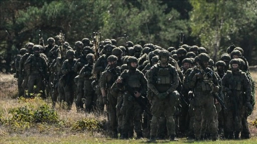 Polonya'da başlatılan gönüllü askeri program kapsamında 400 bin kişinin eğitilmesi hedefleniyor