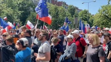 Polonya'da halk, "son yılların en büyük siyasi protestosu" için bir araya geldi