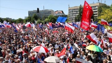 Polonya'daki büyük protestoya 500 bin kişinin katıldığı belirtildi