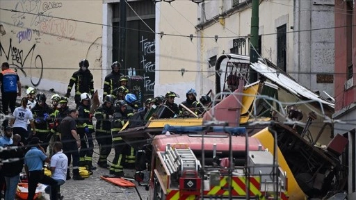 Portekiz'de tramvayın raydan çıktığı kazada 15 kişi öldü, 18 kişi yaralandı