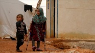 Protez bacaklarına kavuşan Suriyeli Maya, okuluna yürüyerek gidiyor