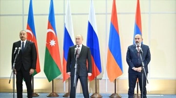 Putin, Aliyev ve Paşinyan, Soçi'de bir araya geldi