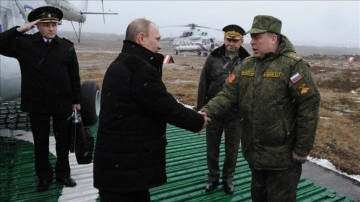 Putin, kısmi seferberlik kapsamında orduya çağrılanların hazırlık sürecini denetledi